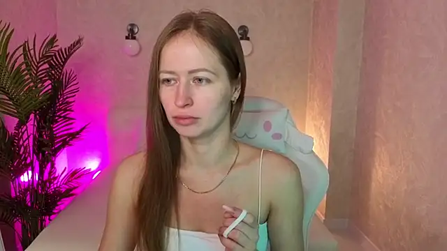 bella li   online show from December 21, 2025, 1:24 am