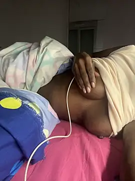 Snapshot of douceebene chatting on September 27, 2025, 12:15 am douceebene online show from September 27, 2025, 12:15 am