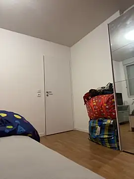 douceebene online show from November 4, 2025, 5:56 pm