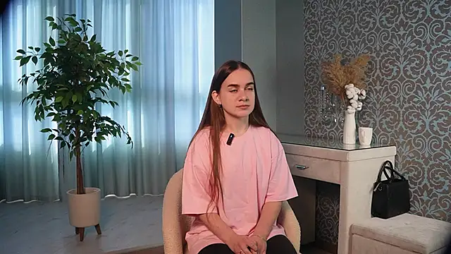 JoyFiliault online show from September 15, 2025, 3:50 am