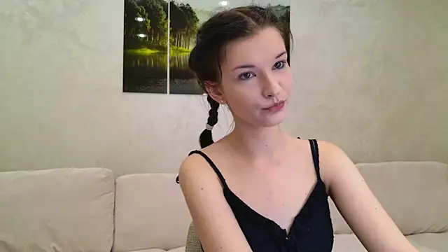 sweet strawber online show from September 14, 2025, 8:19 pm
