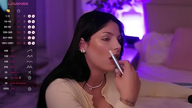 Snapshot of PlayfulAvalyn chatting on October 3, 2025, 10:18 pm PlayfulAvalyn online show from October 3, 2025, 10:18 pm