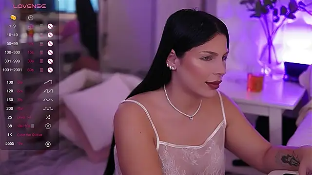 Snapshot of PlayfulAvalyn chatting on October 5, 2025, 10:40 pm PlayfulAvalyn online show from October 5, 2025, 10:40 pm