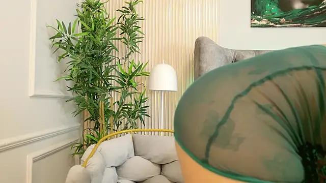 Snapshot of MeganXDesire chatting on October 19, 2025, 4:46 am MeganXDesire online show from October 19, 2025, 4:46 am