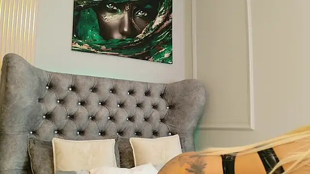 Snapshot of MeganXDesire chatting on October 24, 2025, 4:53 am MeganXDesire online show from October 24, 2025, 4:53 am