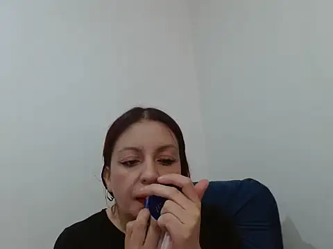 helenn653342 online show from October 7, 2025, 4:48 pm