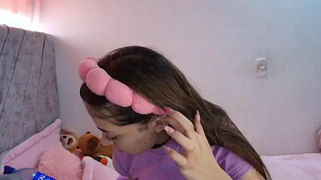 kimmy vegga2 online show from September 29, 2025, 3:17 pm