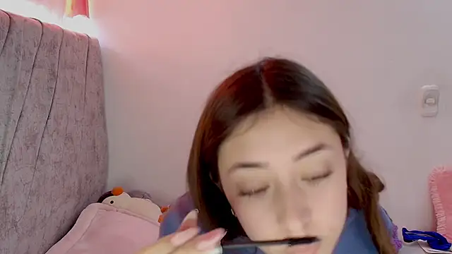 kimmy vegga2 online show from October 15, 2025, 12:27 pm