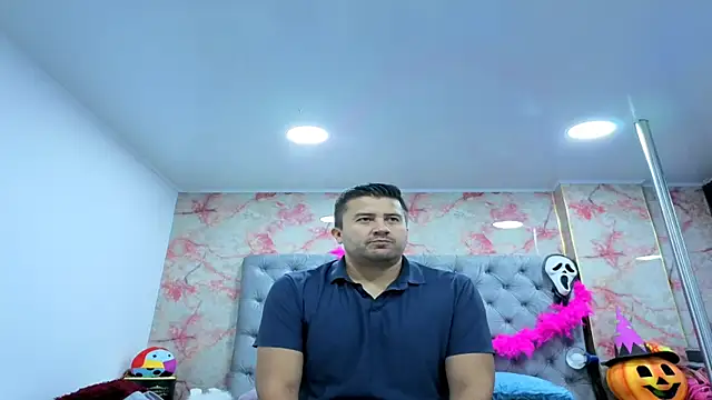 TonnyMorenoo online show from October 28, 2025, 5:37 pm