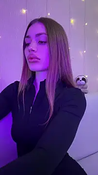 Snapshot of Elizabeth_Tay chatting on December 15, 2025, 6:23 pm Elizabeth Tay online show from December 15, 2025, 6:23 pm