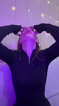 Snapshot of Elizabeth_Tay chatting on December 16, 2025, 5:51 pm Elizabeth Tay online show from December 16, 2025, 5:51 pm