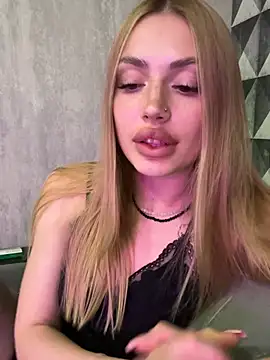 Elizabeth Tay online show from May 18, 2026, 8:03 pm