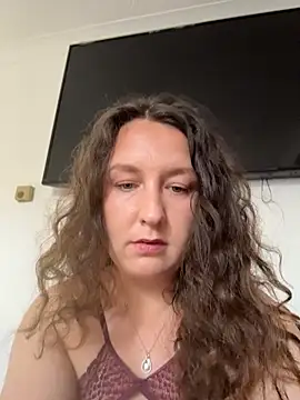 Snapshot of AnielaMarie chatting on September 18, 2025, 11:12 am AnielaMarie online show from September 18, 2025, 11:12 am