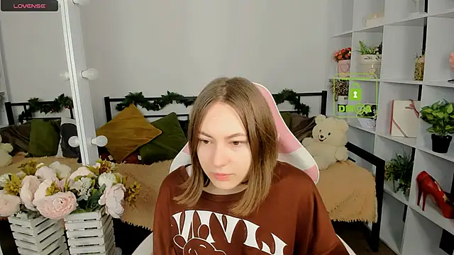 Elma Lily online show from December 22, 2025, 7:27 am