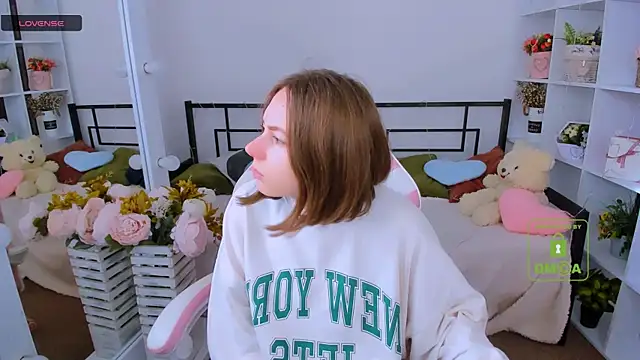 Elma Lily online show from February 5, 2026, 7:57 am