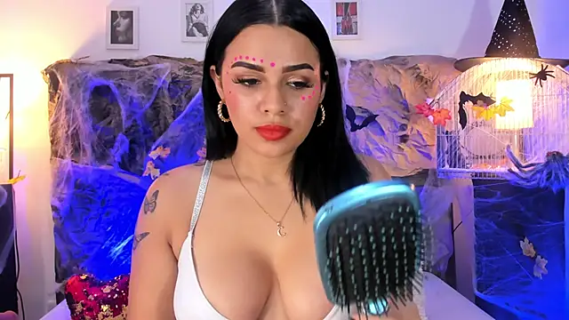 Snapshot of Linda_Fosterr chatting on October 17, 2025, 2:04 am Linda Fosterr online show from October 17, 2025, 2:04 am