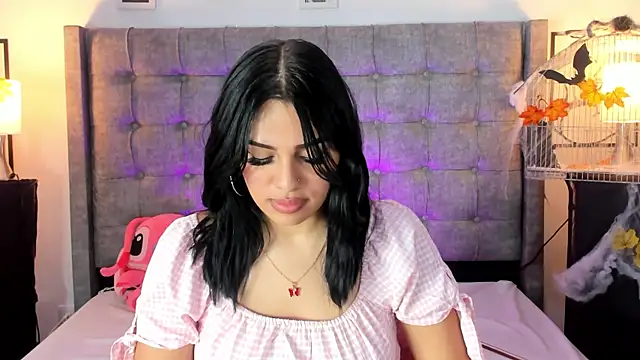 Linda Fosterr online show from November 4, 2025, 2:32 am