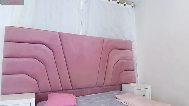 miajhonsonx online show from March 23, 2026, 9:08 pm