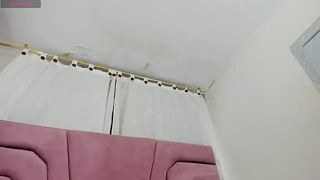 miajhonsonx online show from May 8, 2026, 2:44 pm