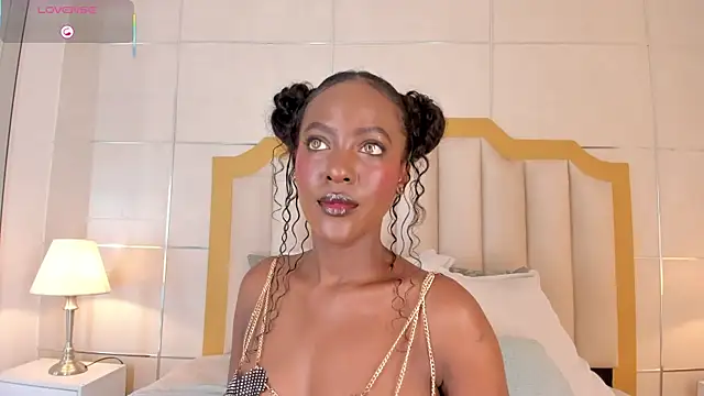 DakotaWangi online show from November 2, 2025, 8:00 pm