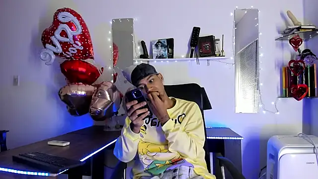 Snapshot of xxKamadevaxx chatting on February 17, 2026, 12:56 pm xxKamadevaxx online show from February 17, 2026, 12:56 pm