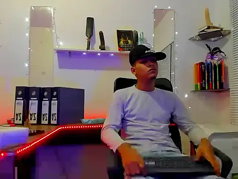 Snapshot of xxKamadevaxx chatting on March 12, 2026, 12:33 pm xxKamadevaxx online show from March 12, 2026, 12:33 pm