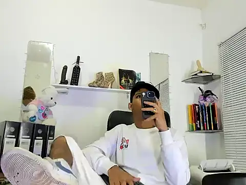 Snapshot of xxKamadevaxx chatting on March 18, 2026, 1:36 pm xxKamadevaxx online show from March 18, 2026, 1:36 pm