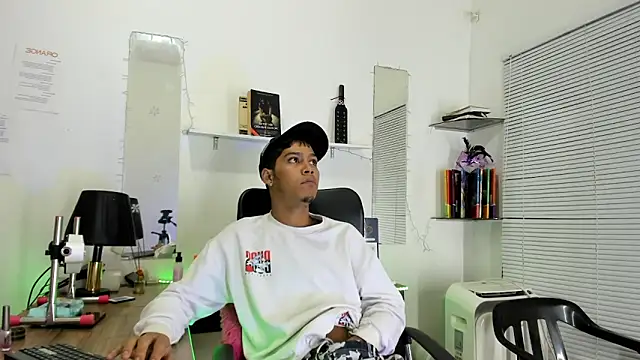 Snapshot of xxKamadevaxx chatting on March 24, 2026, 12:54 pm xxKamadevaxx online show from March 24, 2026, 12:54 pm