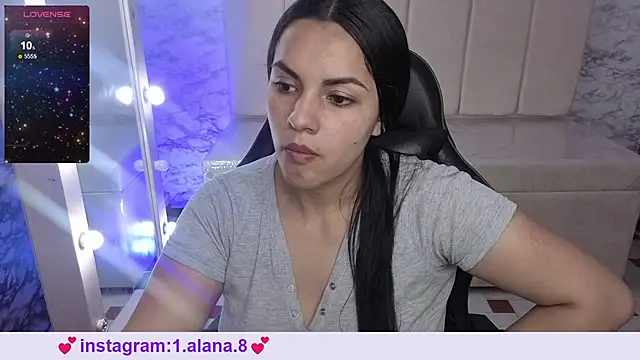 Snapshot of Mialover_v chatting on October 1, 2025, 8:04 pm Mialover v online show from October 1, 2025, 8:04 pm