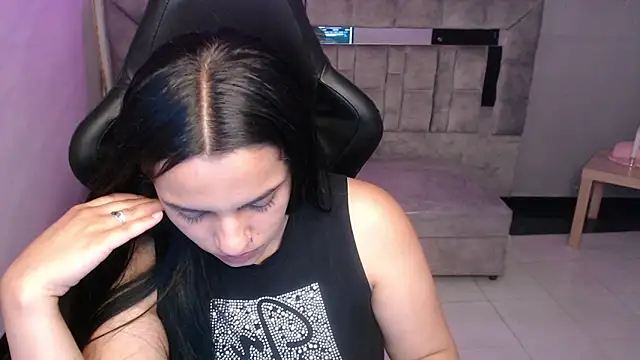 Snapshot of Mialover_v chatting on October 2, 2025, 1:18 pm Mialover v online show from October 2, 2025, 1:18 pm