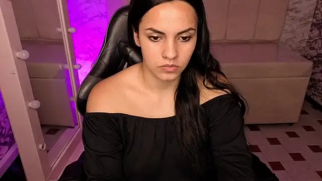 Snapshot of Mialover_v chatting on October 5, 2025, 1:04 am Mialover v online show from October 5, 2025, 1:04 am