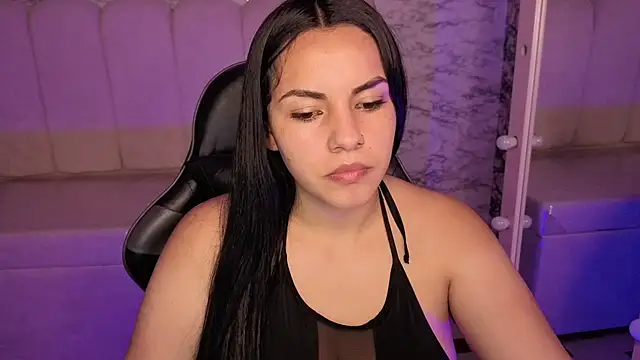 Snapshot of Mialover_v chatting on October 10, 2025, 8:08 pm Mialover v online show from October 10, 2025, 8:08 pm