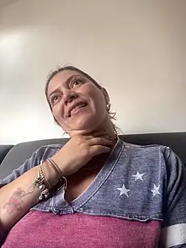 pamelaqenn 2 online show from September 25, 2025, 5:38 pm