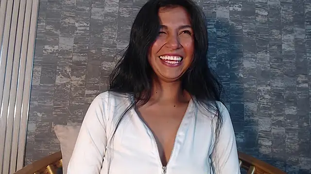 Snapshot of Keila_Fg chatting on October 2, 2025, 7:43 pm Keila Fg online show from October 2, 2025, 7:43 pm