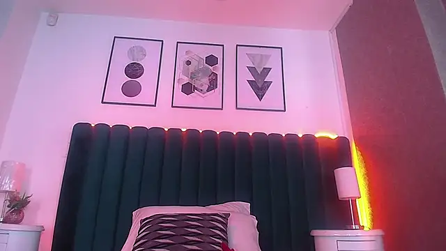 Keila Fg online show from November 28, 2025, 8:11 pm