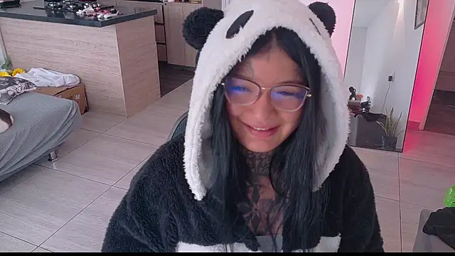 Snapshot of Unatatuada chatting on October 9, 2025, 5:11 pm Unatatuada online show from October 9, 2025, 5:11 pm