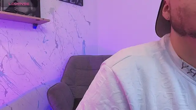 SALVATORE MULLER1 online show from November 3, 2025, 9:59 pm