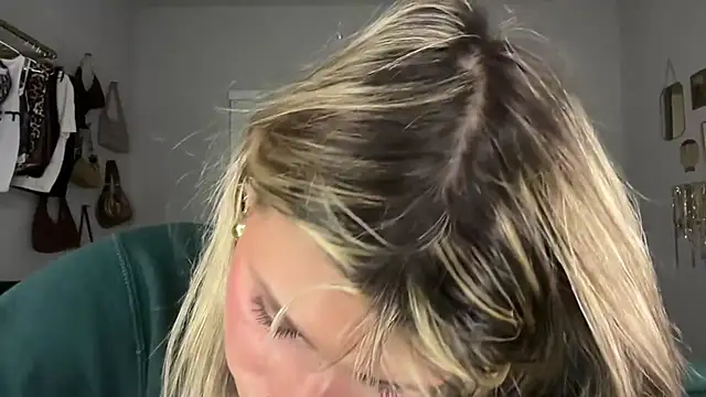 AnnGrayson online show from October 29, 2025, 12:24 am