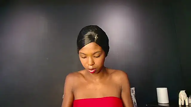 CamilaaSaenz online show from October 11, 2025, 11:53 am