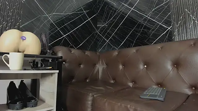 Snapshot of mistress_angell_ chatting on October 17, 2025, 1:20 am mistress angell online show from October 17, 2025, 1:20 am