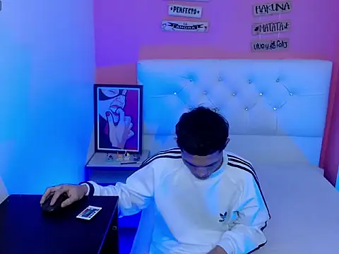 EL VENEZOLANO 22CM online show from September 18, 2025, 6:48 am