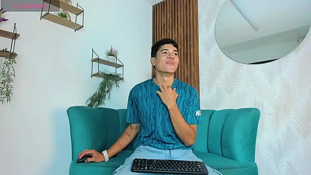 Snapshot of SandroVeyra chatting on September 22, 2025, 8:00 pm SandroVeyra online show from September 22, 2025, 8:00 pm