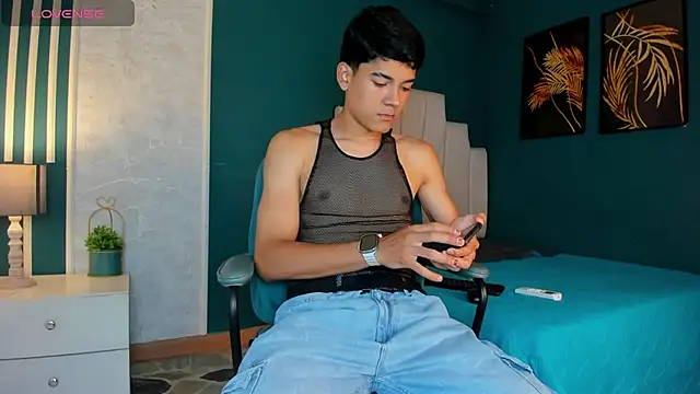 Snapshot of SandroVeyra chatting on September 24, 2025, 7:28 pm SandroVeyra online show from September 24, 2025, 7:28 pm