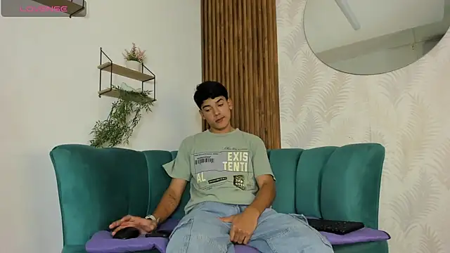 Snapshot of SandroVeyra chatting on September 26, 2025, 8:13 pm SandroVeyra online show from September 26, 2025, 8:13 pm