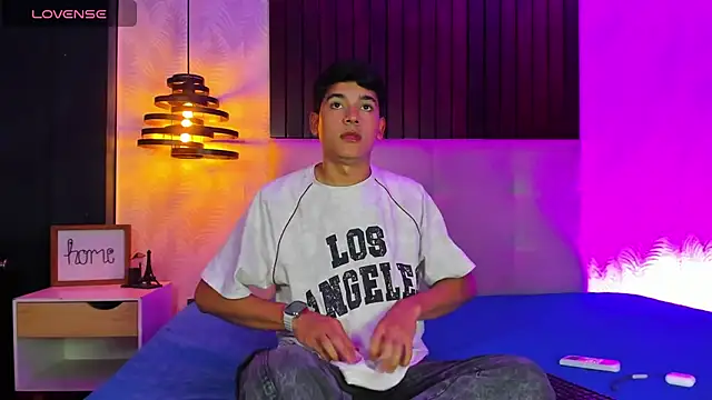 Snapshot of SandroVeyra chatting on October 4, 2025, 3:37 am SandroVeyra online show from October 4, 2025, 3:37 am