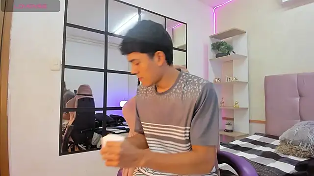 Snapshot of SandroVeyra chatting on October 8, 2025, 3:48 am SandroVeyra online show from October 8, 2025, 3:48 am