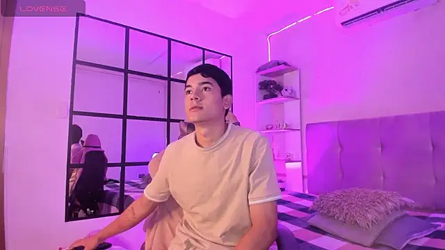 Snapshot of SandroVeyra chatting on October 16, 2025, 3:18 am SandroVeyra online show from October 16, 2025, 3:18 am