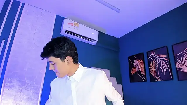 Snapshot of SandroVeyra chatting on October 22, 2025, 2:23 am SandroVeyra online show from October 22, 2025, 2:23 am