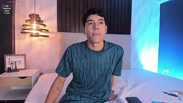 Snapshot of SandroVeyra chatting on October 26, 2025, 3:34 am SandroVeyra online show from October 26, 2025, 3:34 am