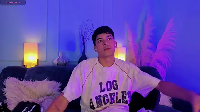 Snapshot of SandroVeyra chatting on November 4, 2025, 1:27 am SandroVeyra online show from November 4, 2025, 1:27 am